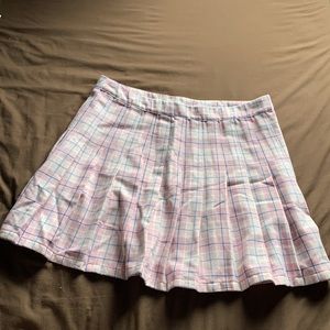 Aeropostale women pink plaid skirt size Medium.